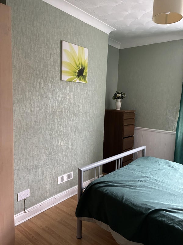 Room Cowbridge Road East in Cardiff