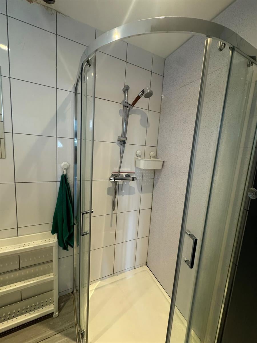 Room Leaver Gardens in Greater London