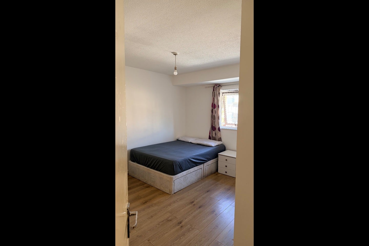 Room Queen's Road in Greater London