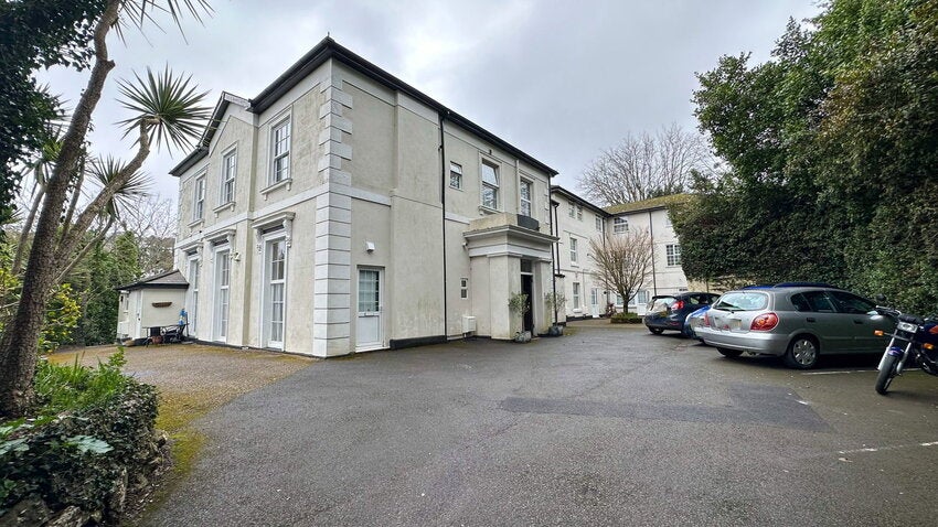Flat Higher Woodfield Road in Torquay