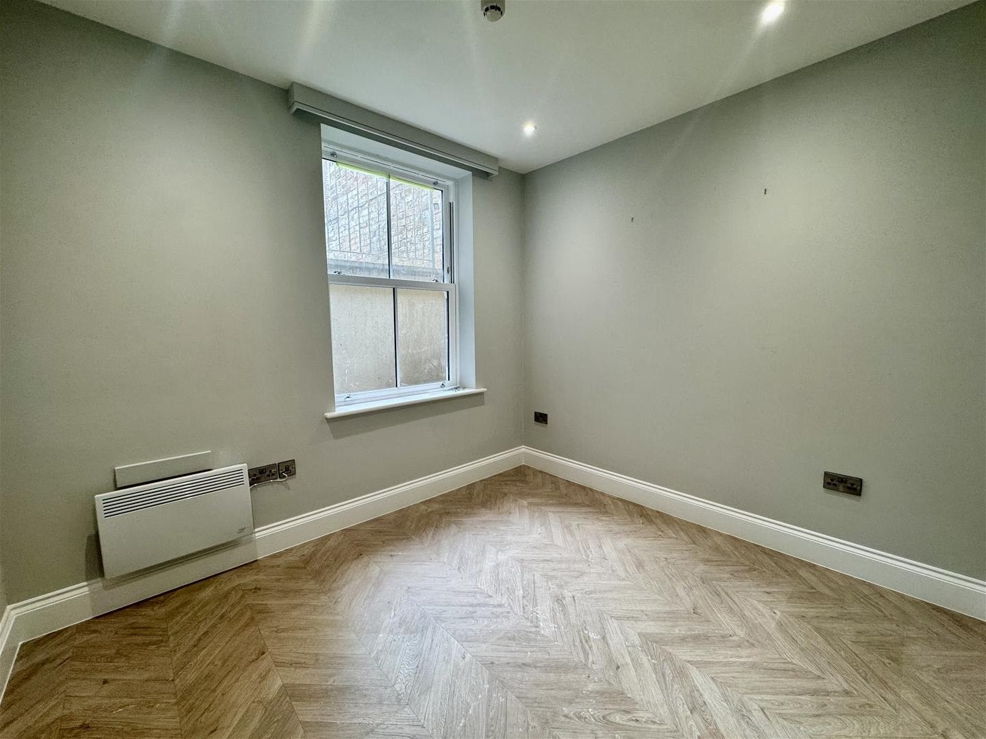 Flat Albemarle Crescent in Scarborough