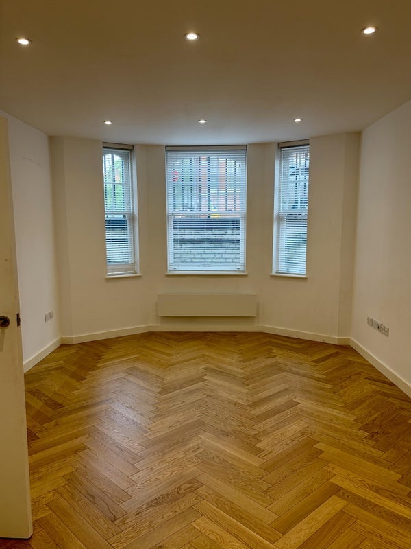 Room Cochrane Street in City of Westminster