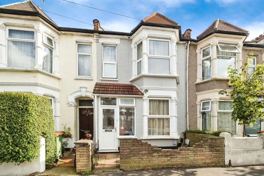 House Harcourt Avenue in Greater London