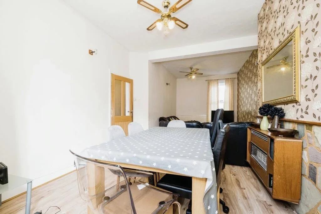 House Harcourt Avenue in Greater London