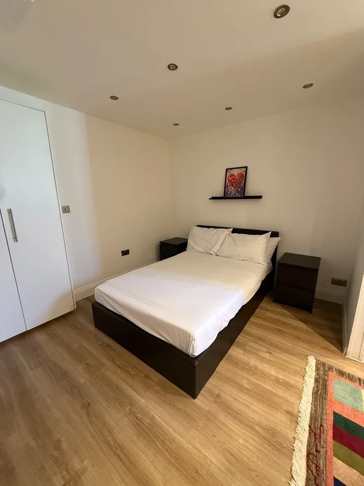 Flat Alderton Way in Greater London