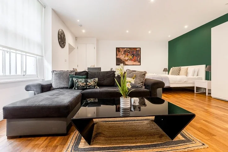 Flat Devonshire Terrace in City of Westminster