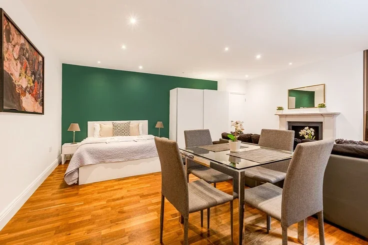 Flat Devonshire Terrace in City of Westminster