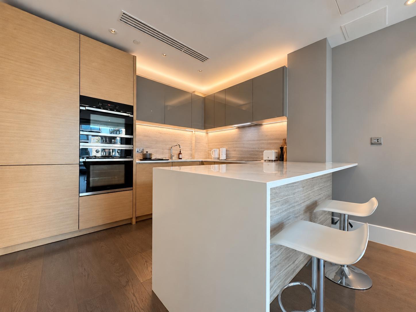 Flat Radnor Terrace in Greater London