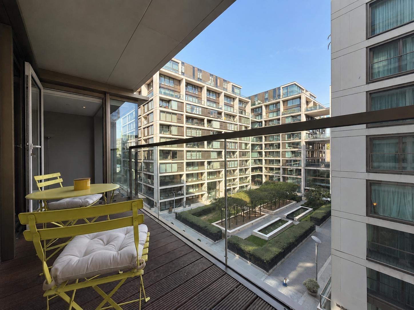 Flat Radnor Terrace in Greater London