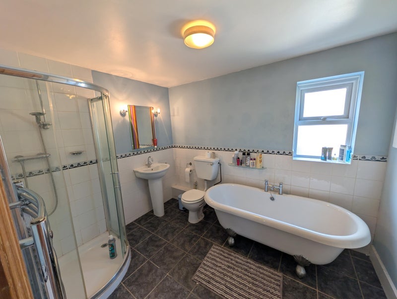 Room Queen's Road in Greater London