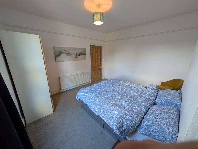 Room Queen's Road in Greater London