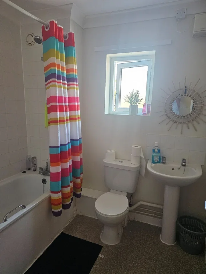 Room Beverston Road in Portsmouth