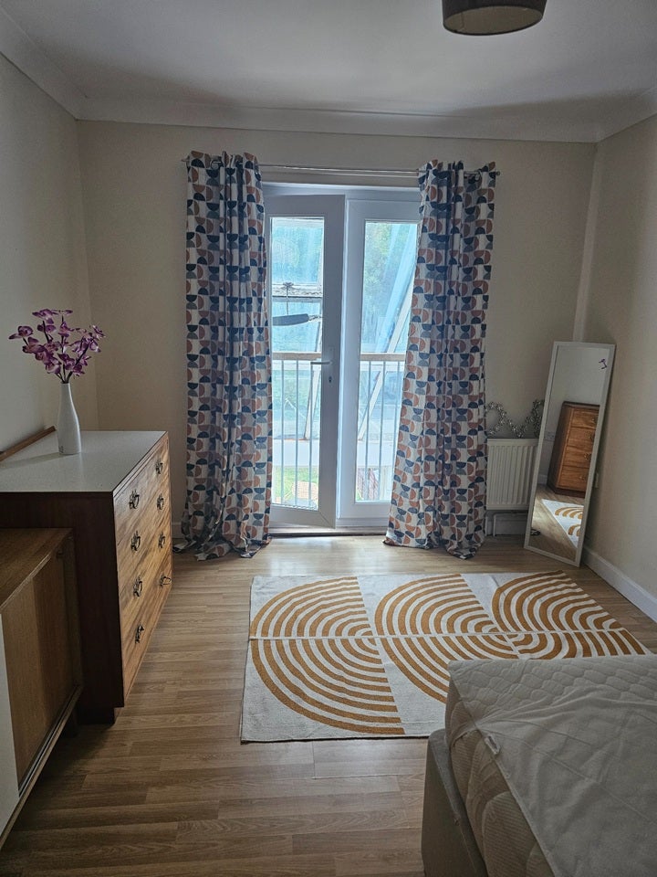 Room Beverston Road in Portsmouth