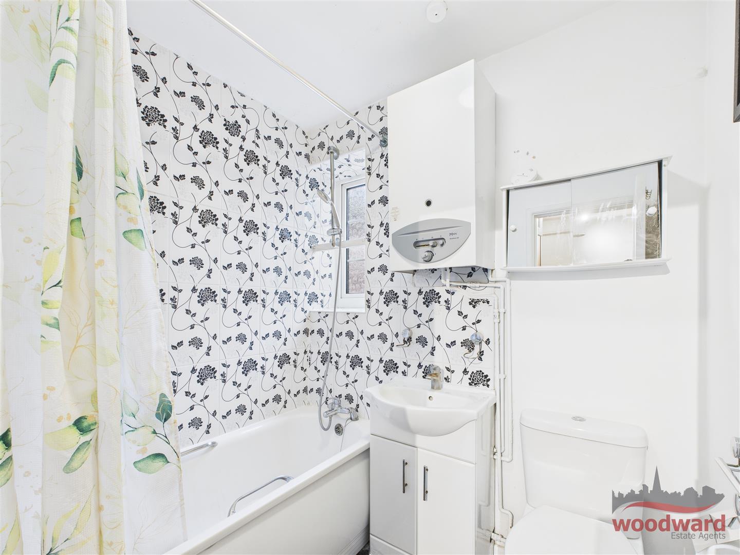 Flat Byron Road in Greater London