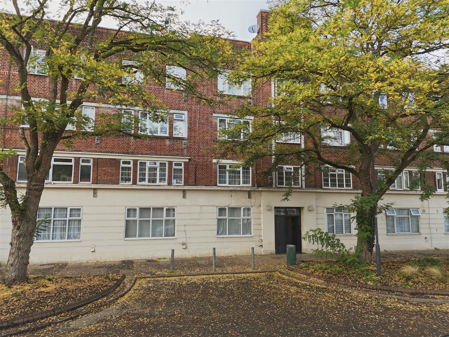 Flat Byron Road in Greater London