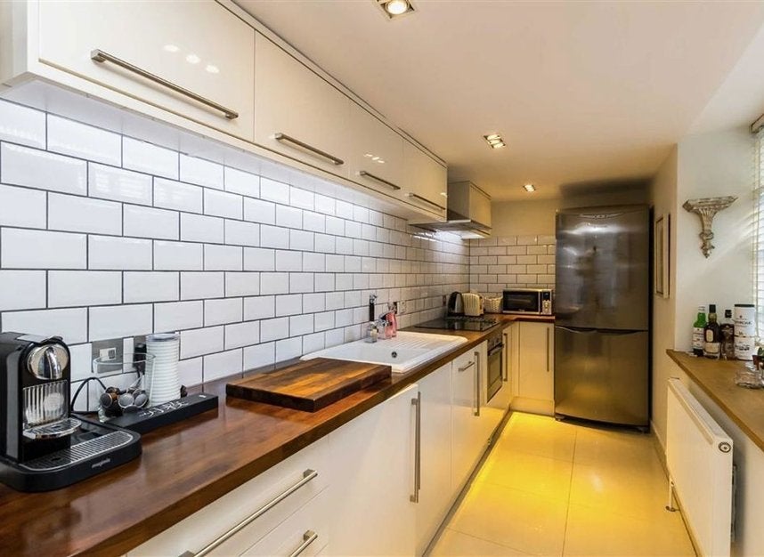 Flat Wapping Wall in Greater London