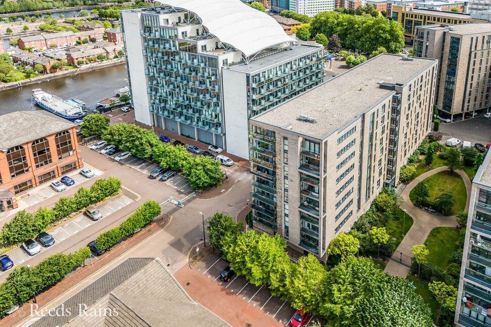 Flat Clippers Quay in Salford