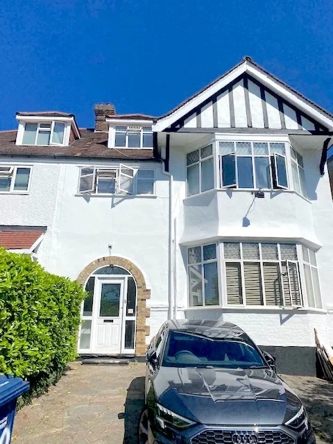 Flat Queen's Road in Greater London