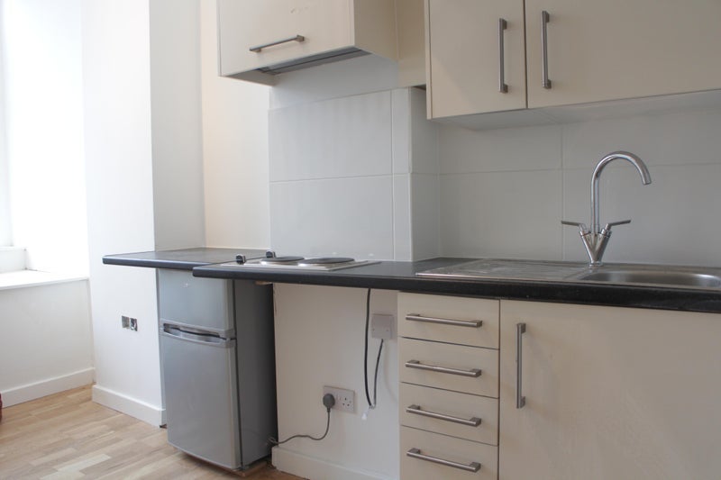 Flat Blythe Road in Greater London
