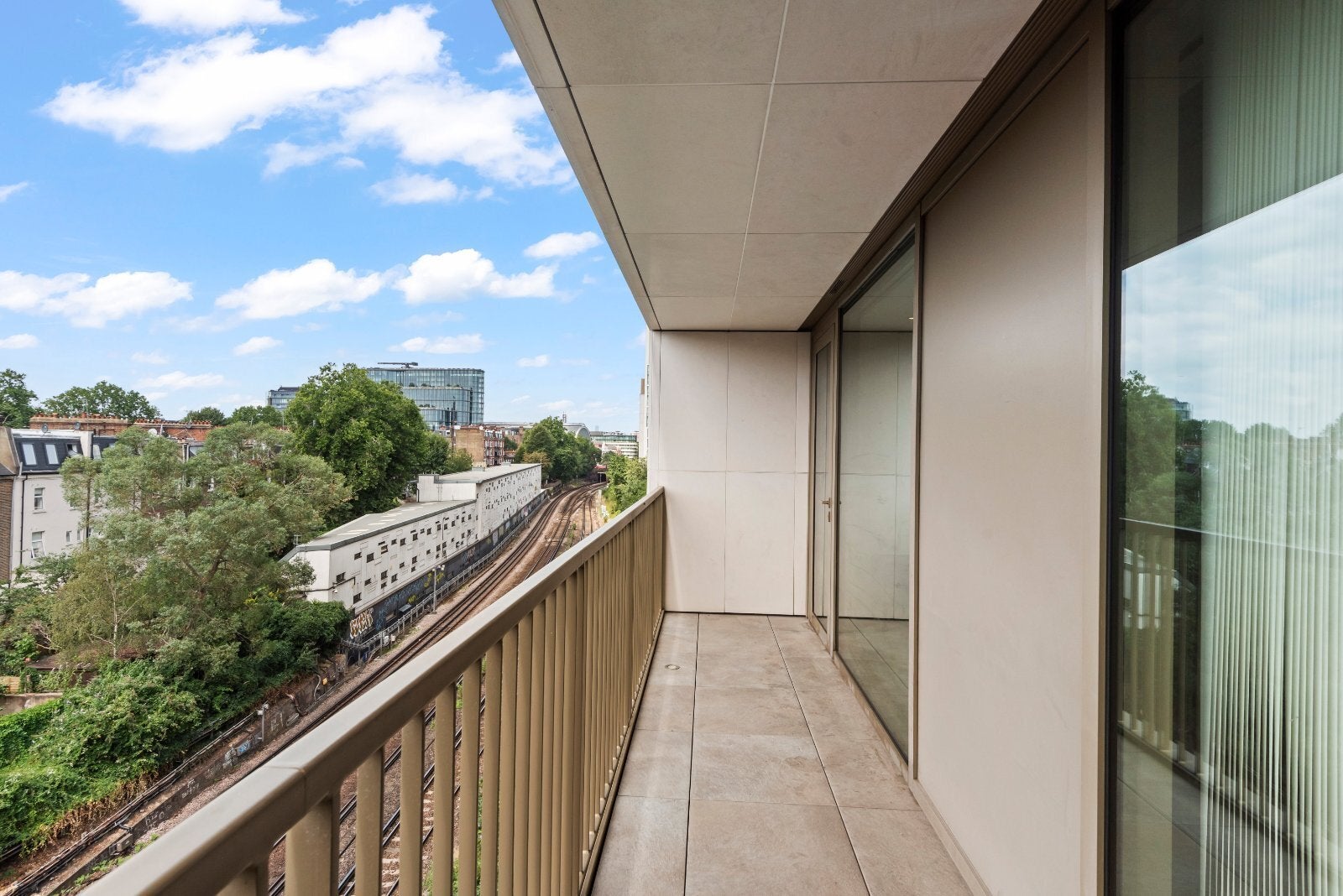 Flat Warwick Lane in Greater London