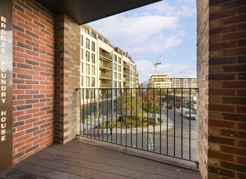 Flat Edith Row in Greater London