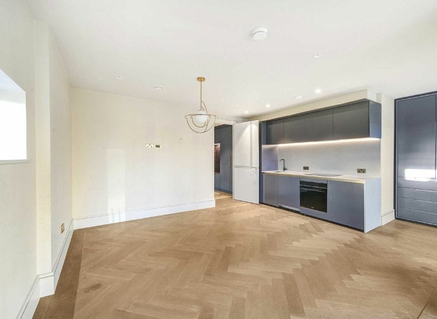 Flat Edith Row in Greater London