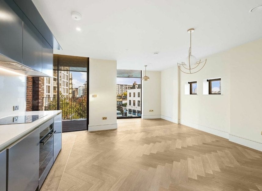 Flat Edith Row in Greater London