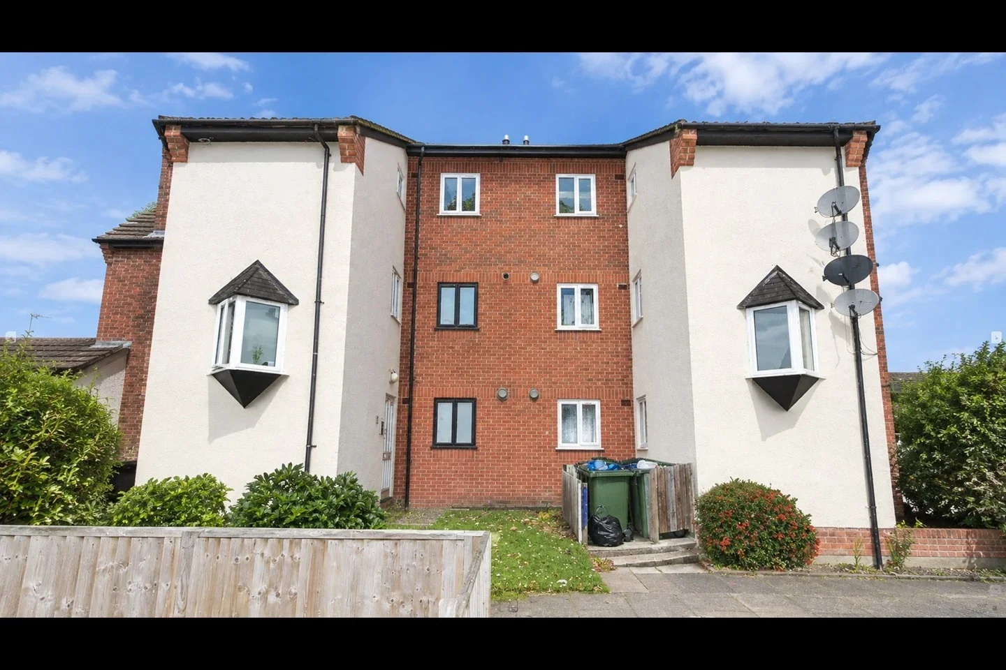Flat Harrier Mews in Greater London