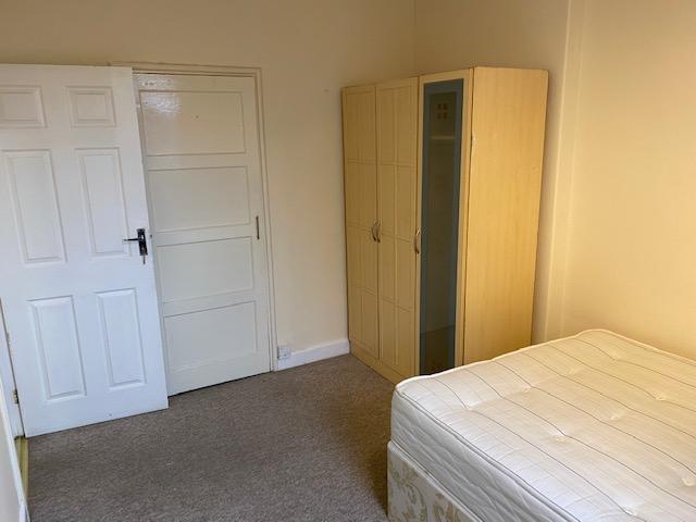 Flat Maysoule Road in Greater London
