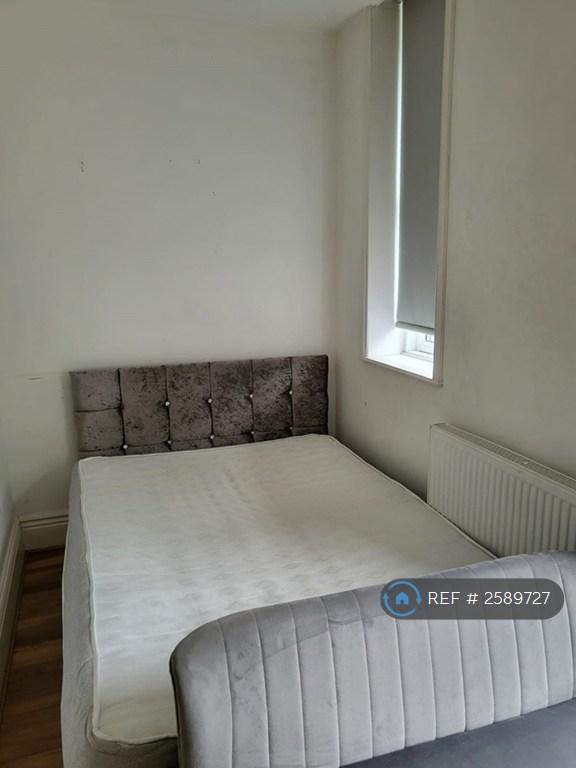 Room Granville Road in Sheffield
