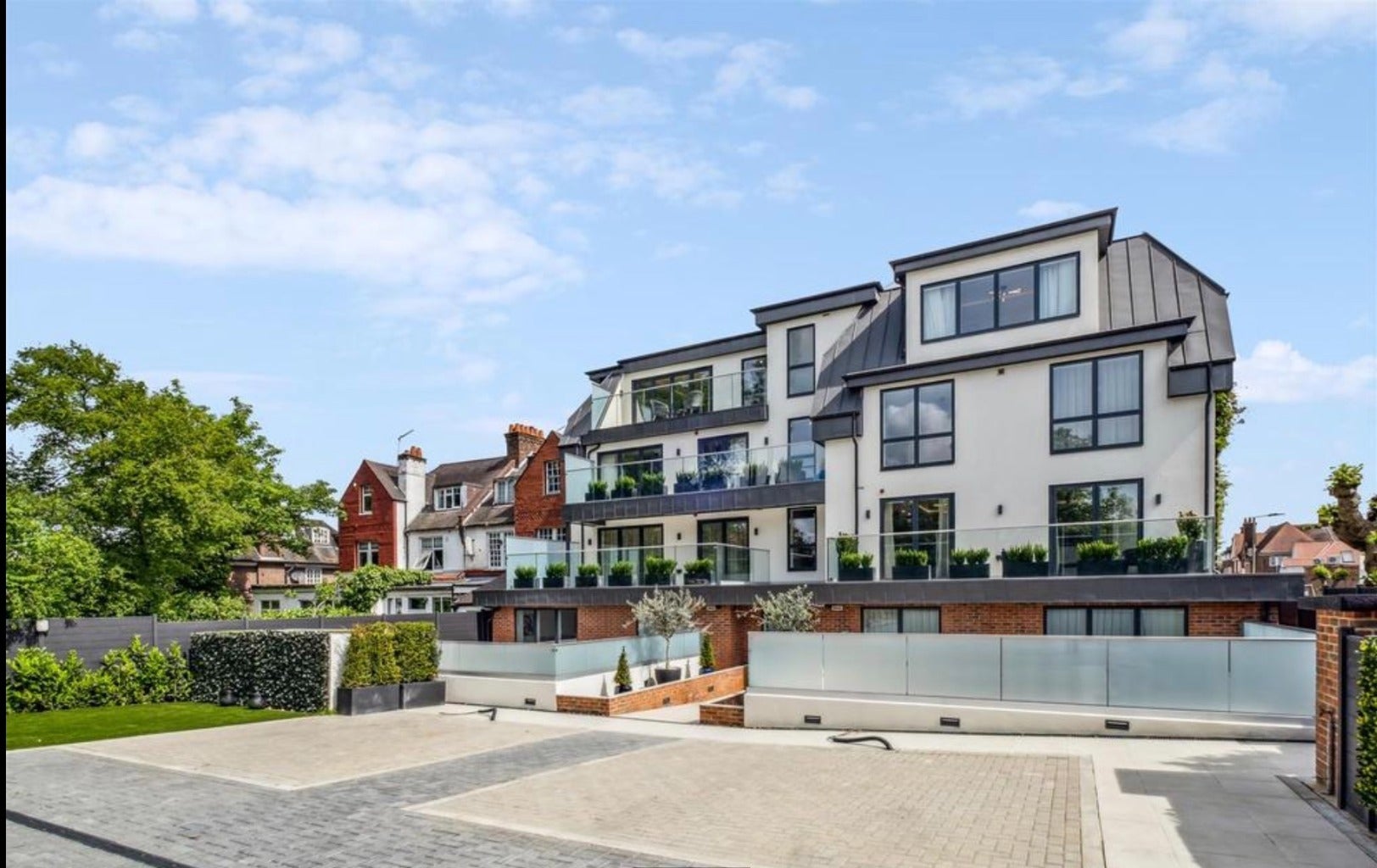 Flat Claremont Road in Greater London