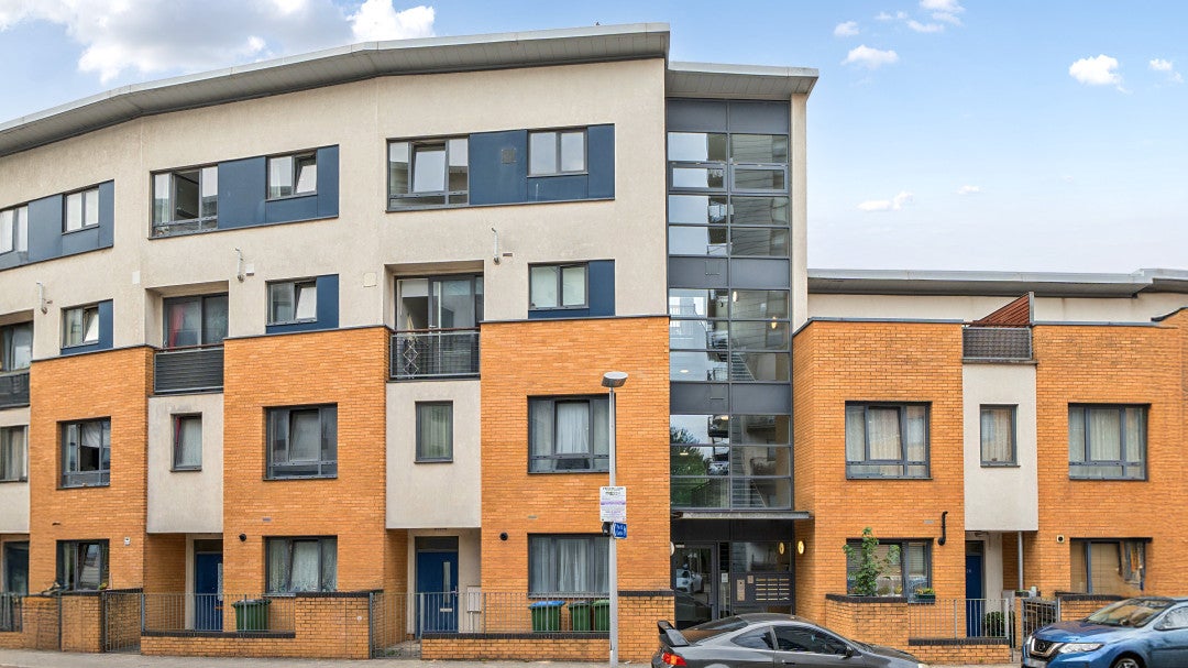 Flat Old Pearson Street in Greater London