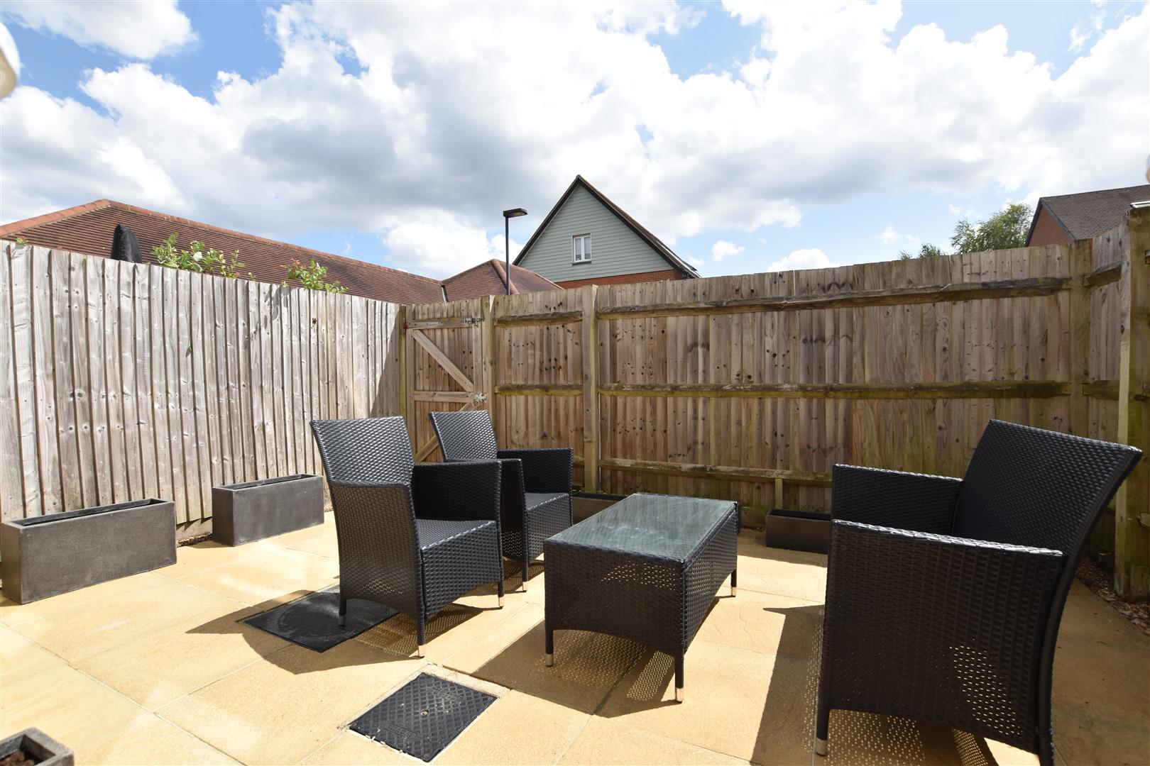 Flat Canalside in Reigate and Banstead