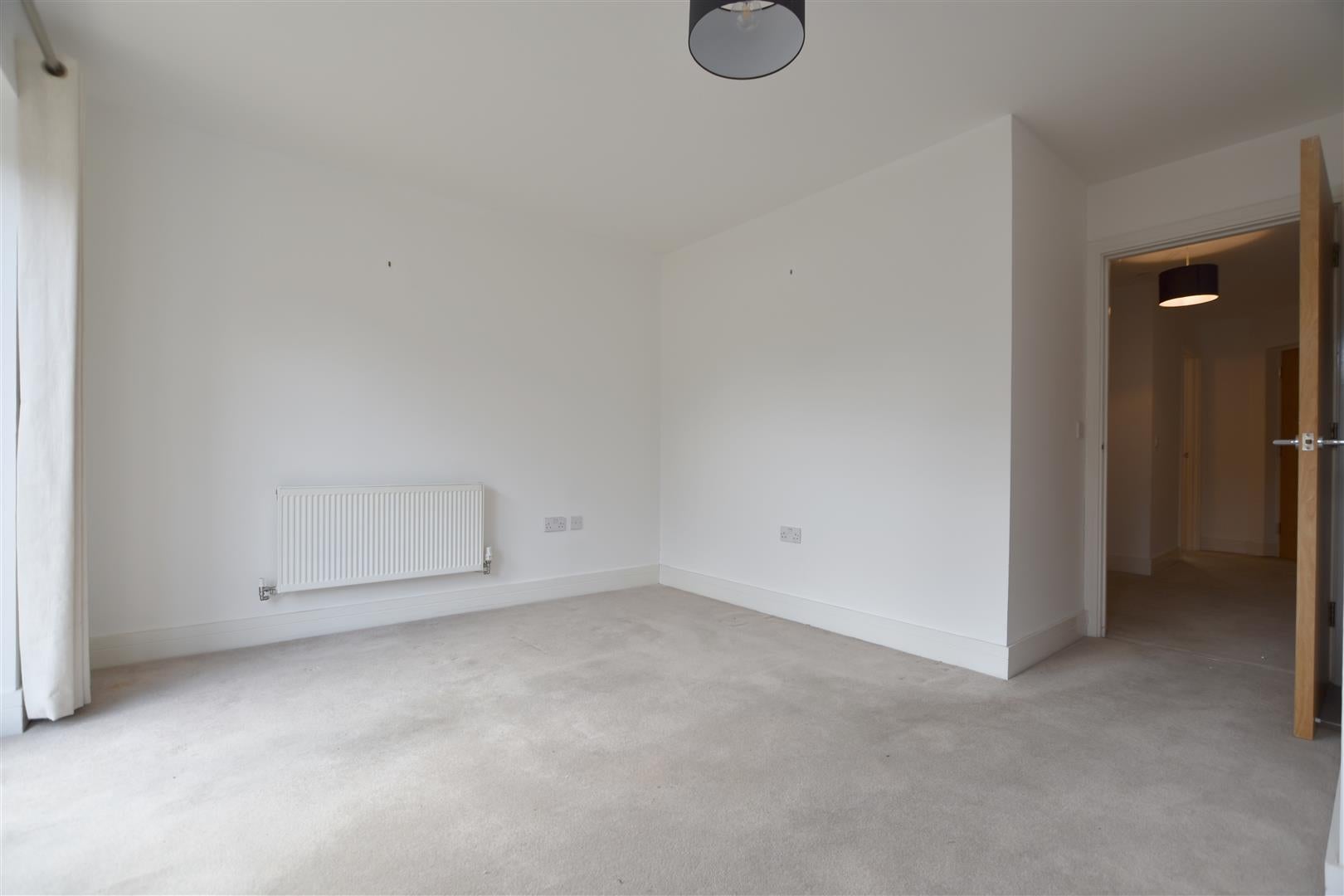 Flat Canalside in Reigate and Banstead