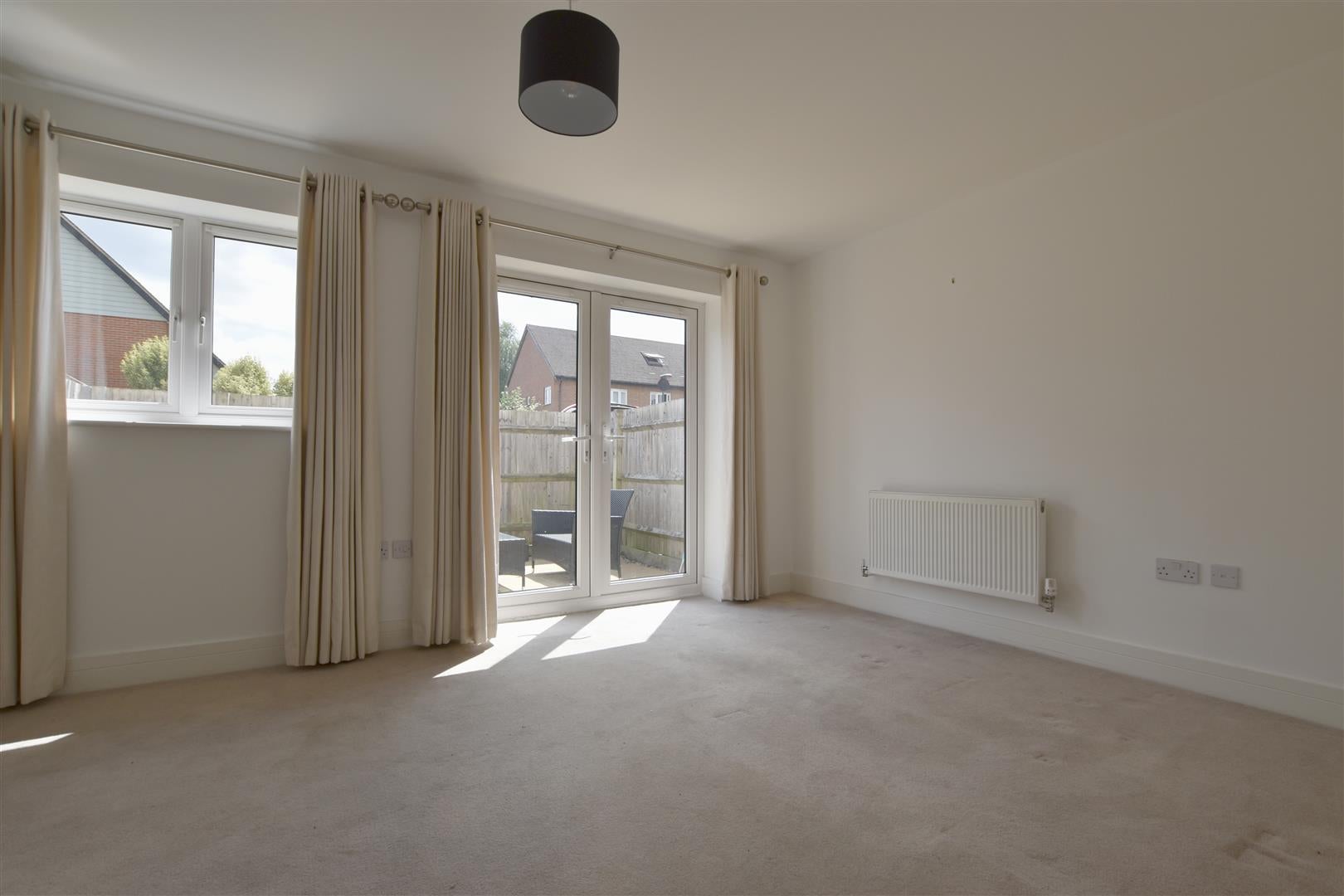 Flat Canalside in Reigate and Banstead