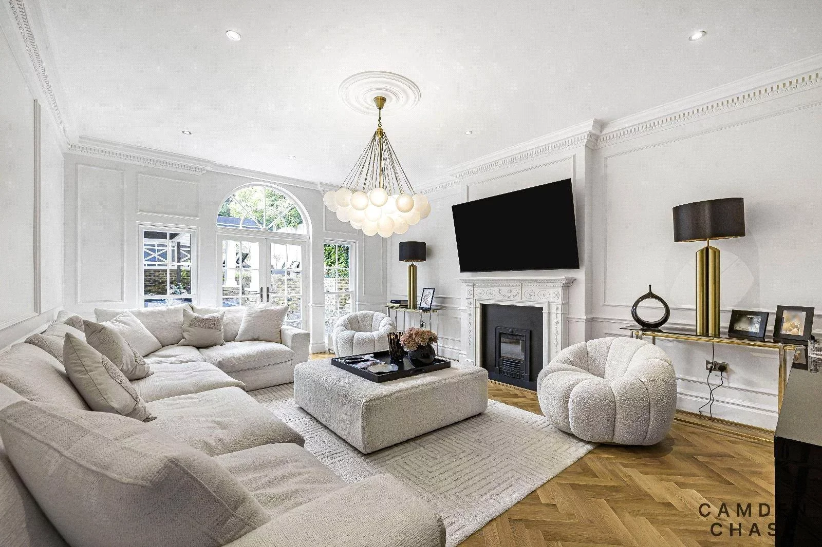 House Oaklands Road in Greater London