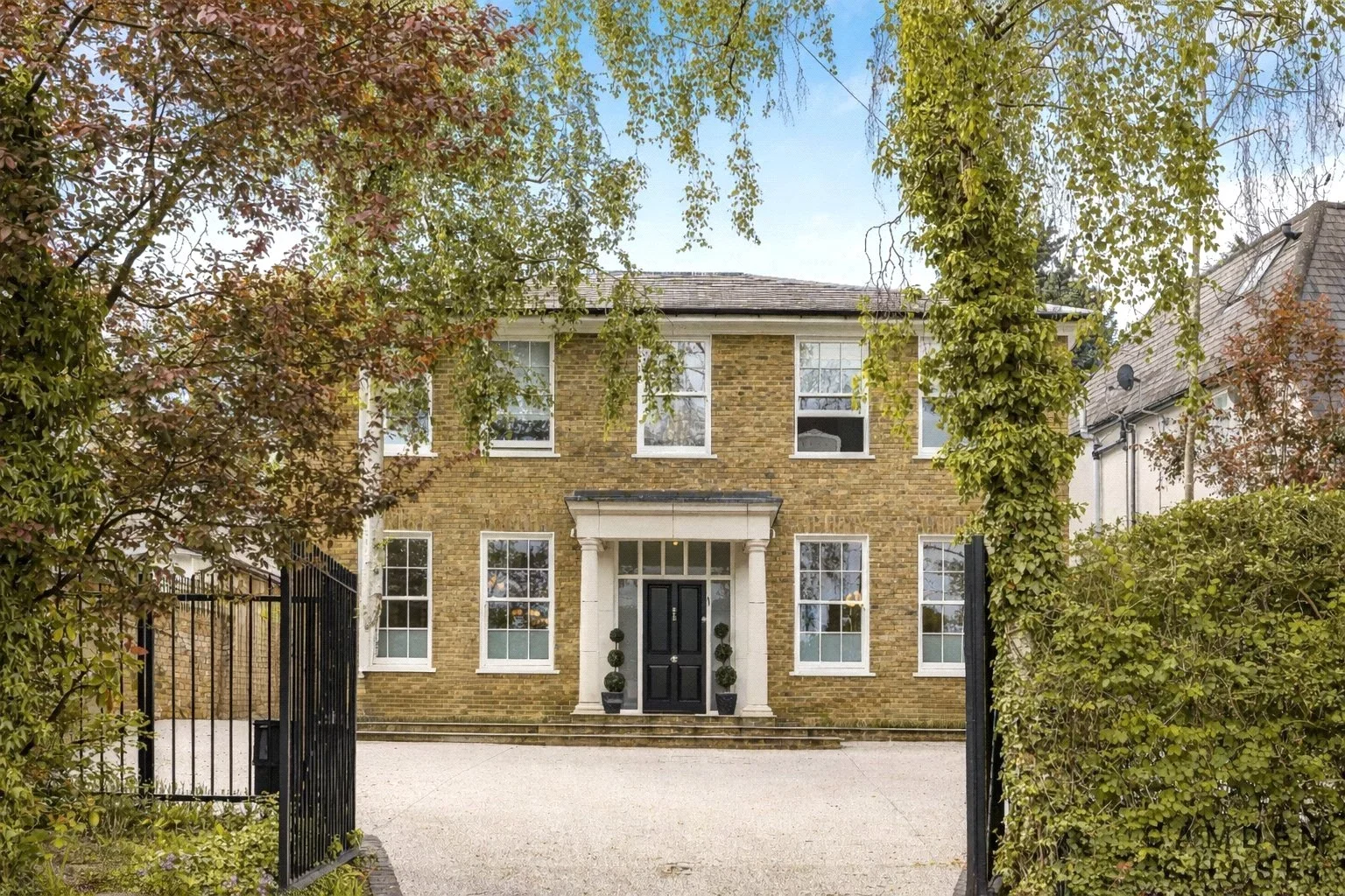 House Oaklands Road in Greater London