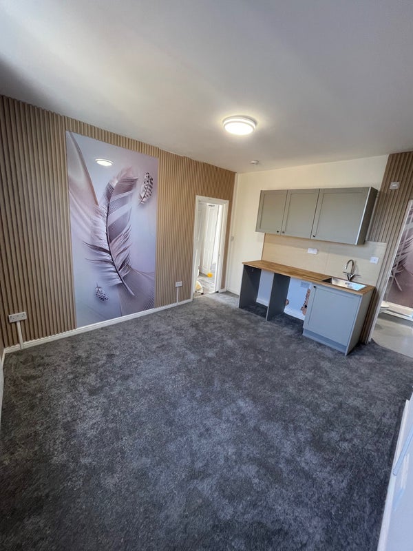 Room Uxbridge Road in Greater London