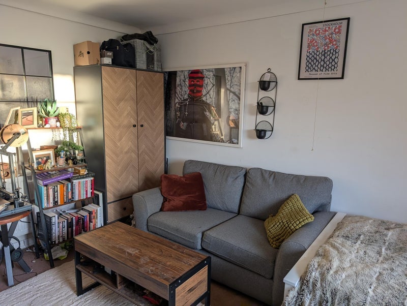 Room Meadow Close in Greater London