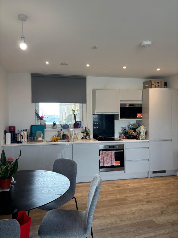 Room North Woolwich Road in Greater London