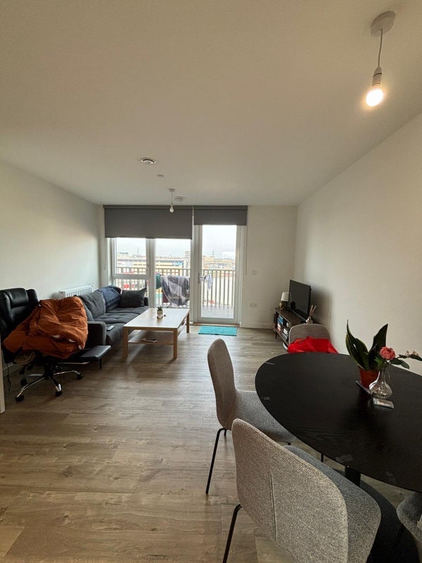 Room North Woolwich Road in Greater London