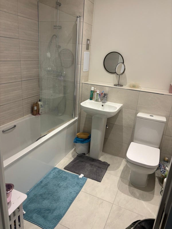 Room North Woolwich Road in Greater London