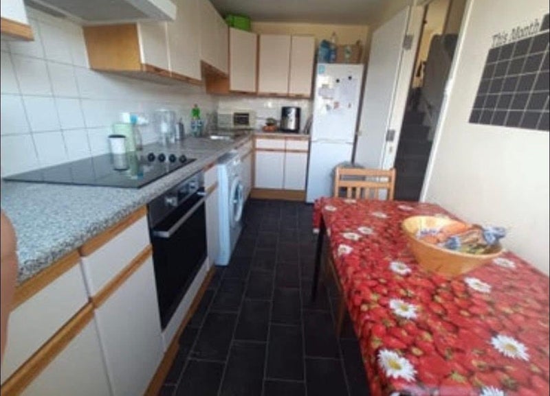 Room Bakersfield in Greater London