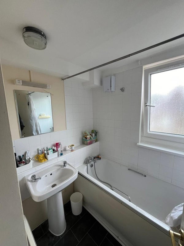 Room Bakersfield in Greater London