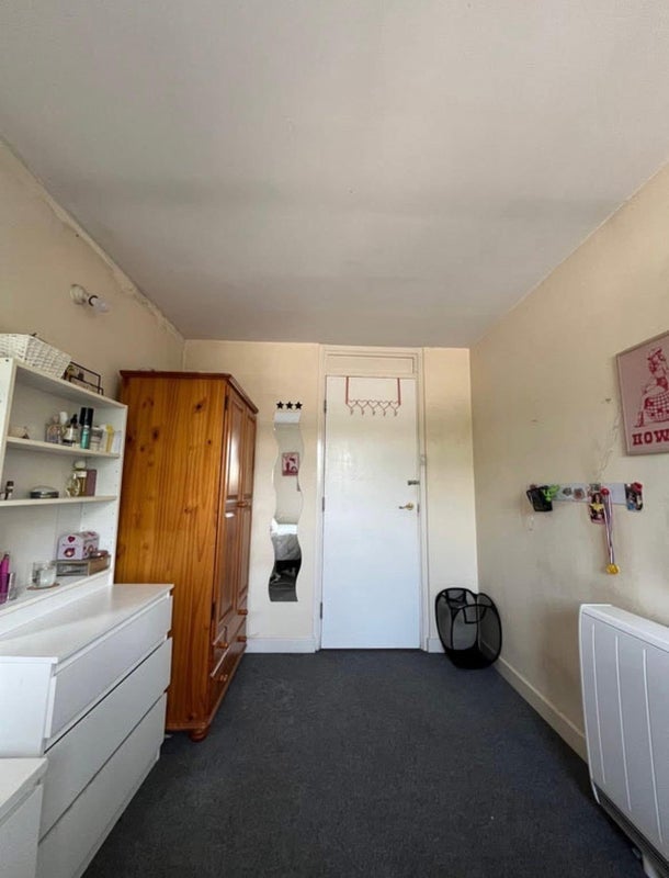 Room Bakersfield in Greater London
