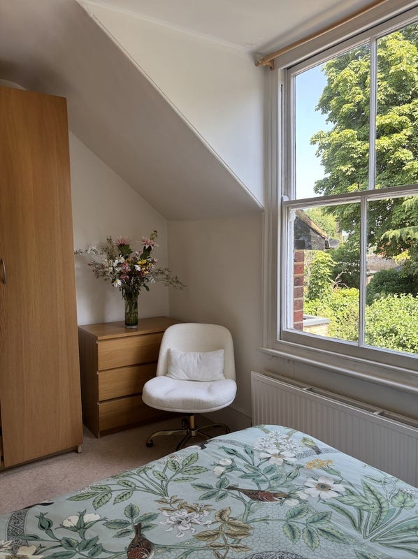 Room Avenue Gardens in Greater London