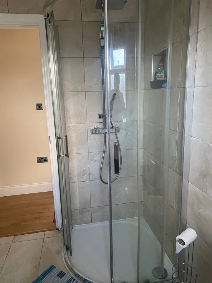 Room North Circular Road in Greater London