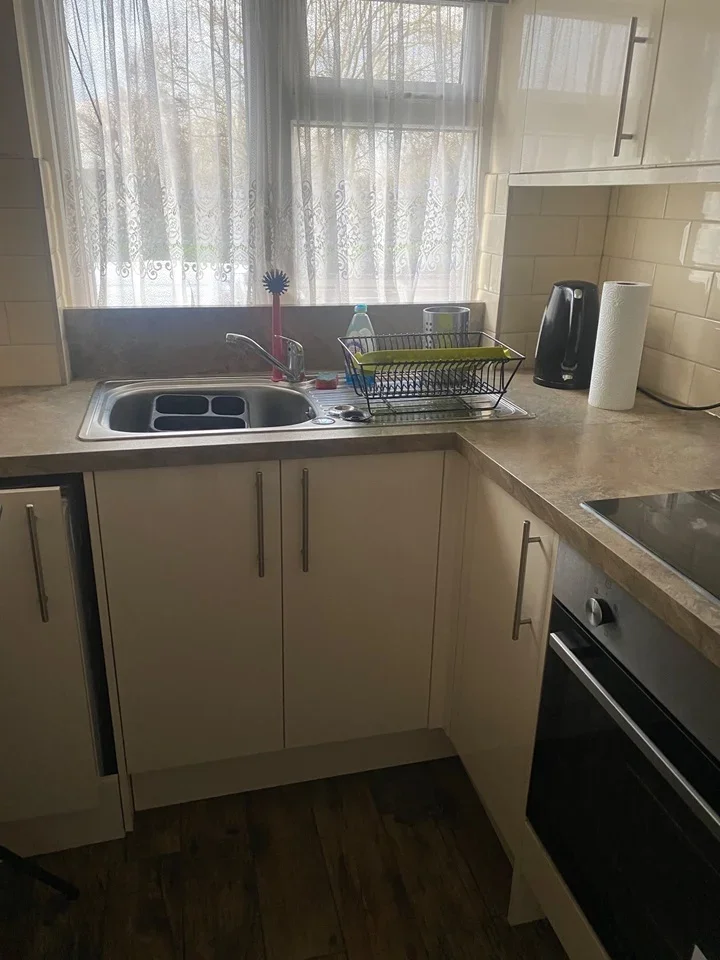 Room North Circular Road in Greater London