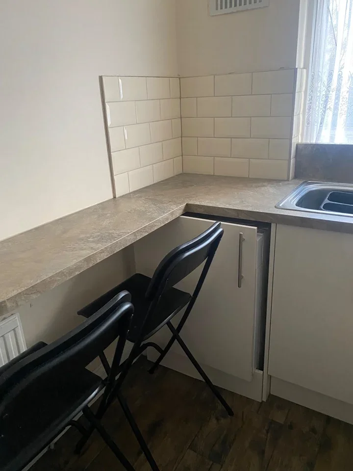 Room North Circular Road in Greater London