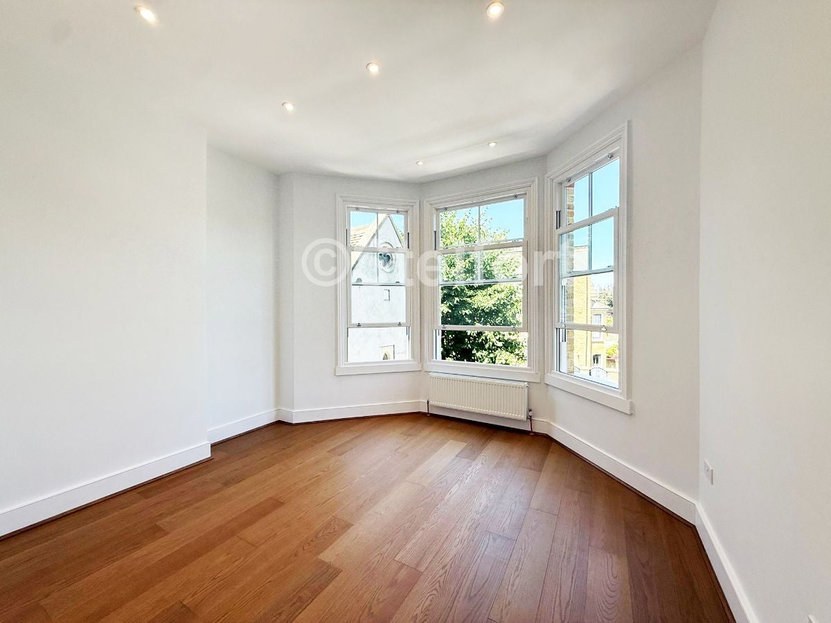 Flat Newick Road in Greater London
